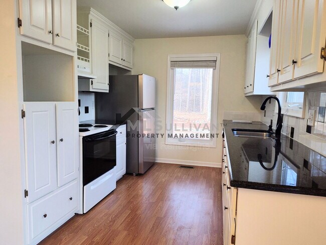 Building Photo - 312 Lakeshore Dr