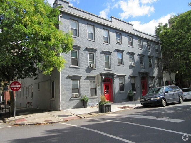 Building Photo - Fourth and Spring