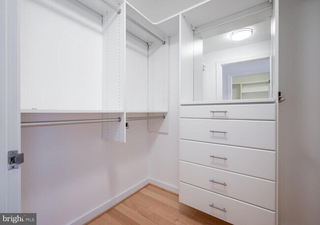 Building Photo - 1881 N Nash St