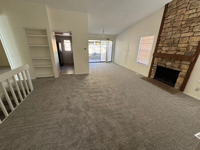 Building Photo - Live in the Timbers