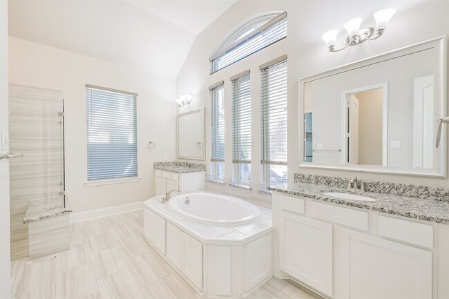 Building Photo - 210 Liatris Ct