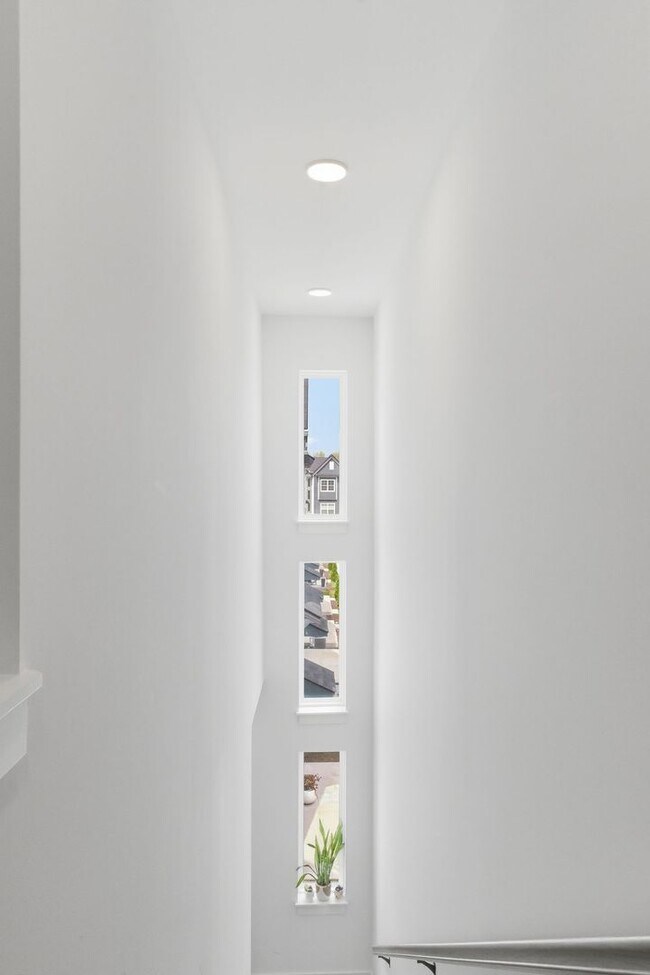 Building Photo - Modern Townhome in Madison