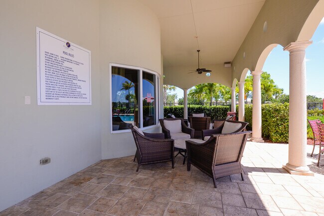 Building Photo - 713 NW Leonardo Cir