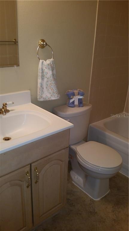 Building Photo - 5989 Village Cir S