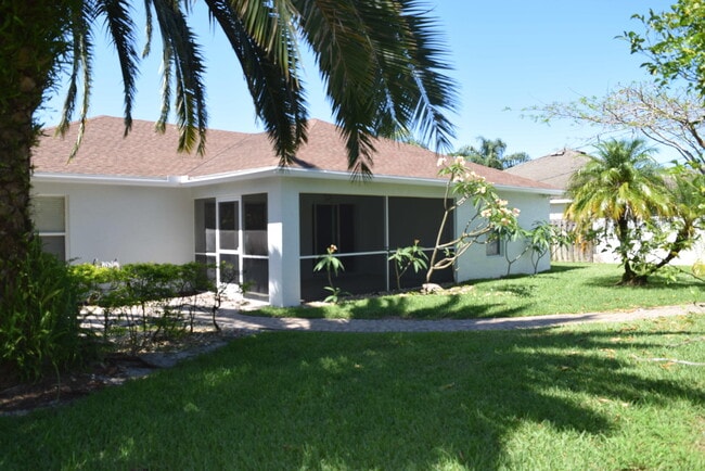 Building Photo - 1074 SW Janar Ave
