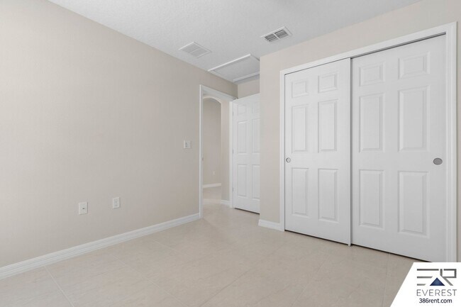 Building Photo - Brand New, fully fenced on a quiet cul-de-sac