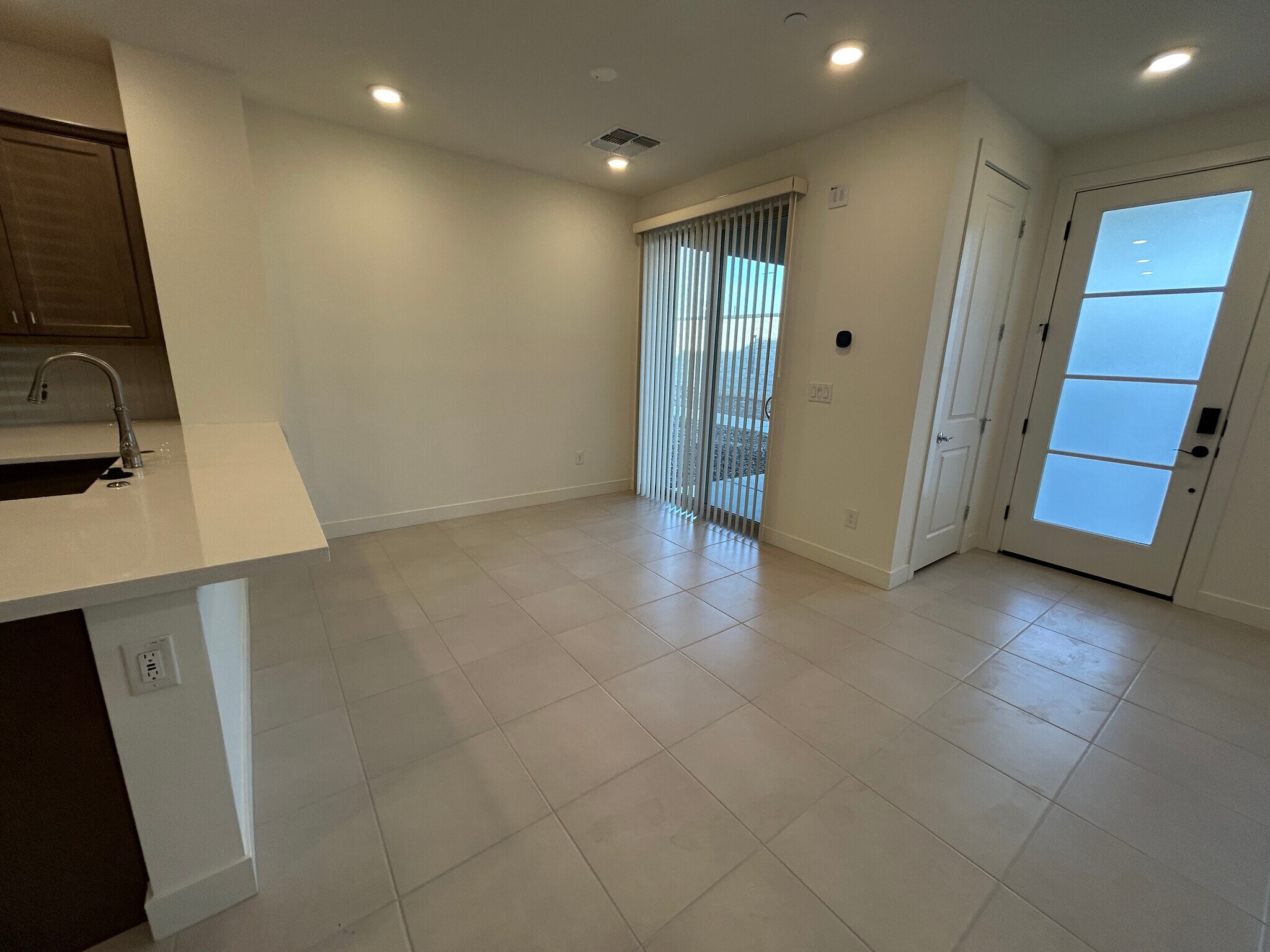 Building Photo - 2121 W Sonoran Desert Dr