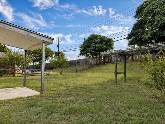 Building Photo - 2404 Magnum Cir
