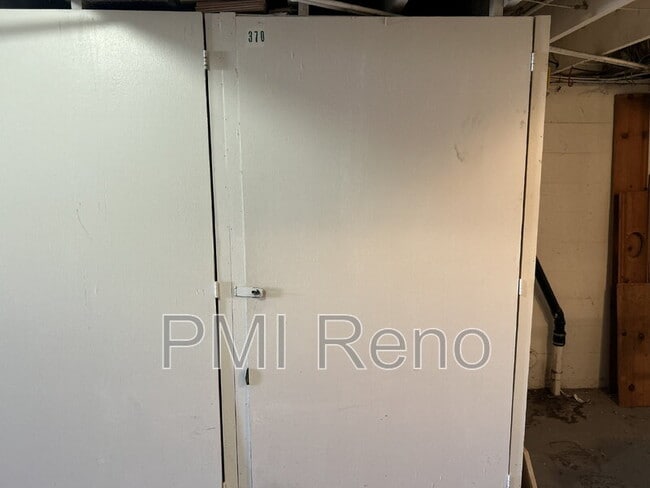 Building Photo - 370 La Rue Ave