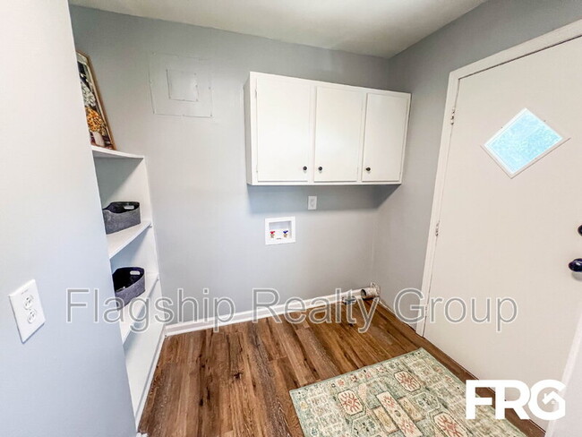 Building Photo - 1305 Robin St