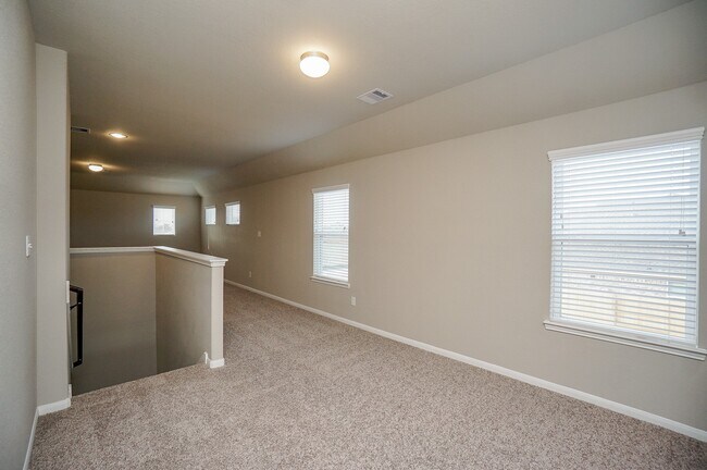 Building Photo - 5463 Grand View Dr