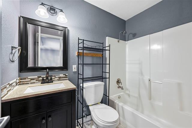 Building Photo - 301 W Grenoble Dr