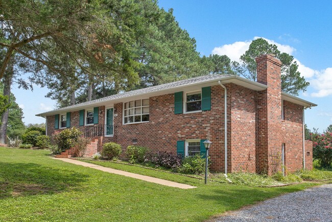 Building Photo - Pristine Brick Rancher in Sandston on an acre