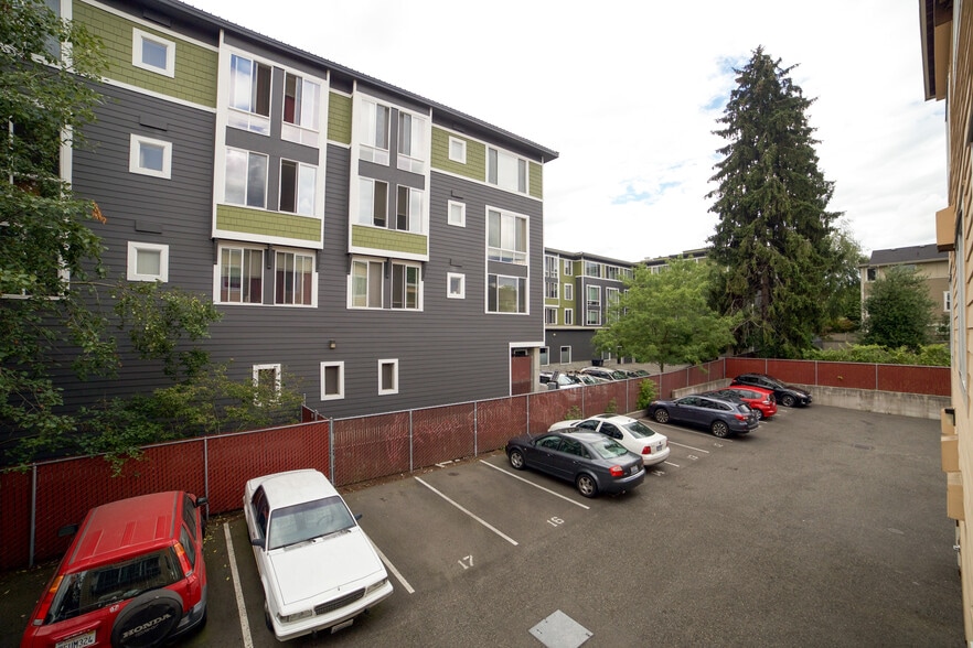 Building Photo - 1220 E Columbia St