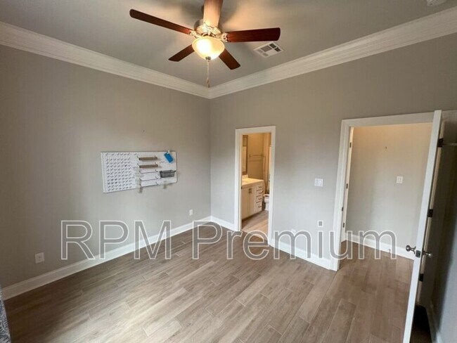 Building Photo - 1271 Rockport St