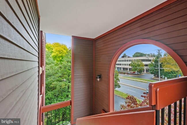 Building Photo - 2815 Lee Oaks Ct