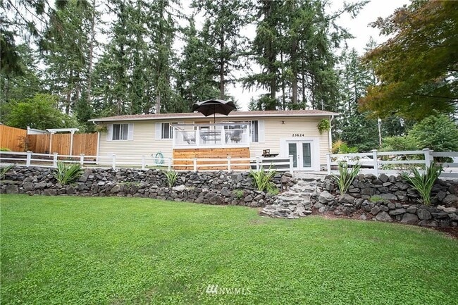 Building Photo - 3 Bed 2 Bath Graham Home w/ Beautiful Kitc...
