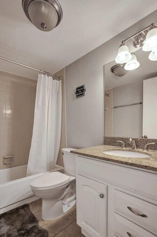 Building Photo - 2906 SW 21st Terrace