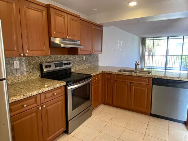 Building Photo - 11 Royal Palm Way