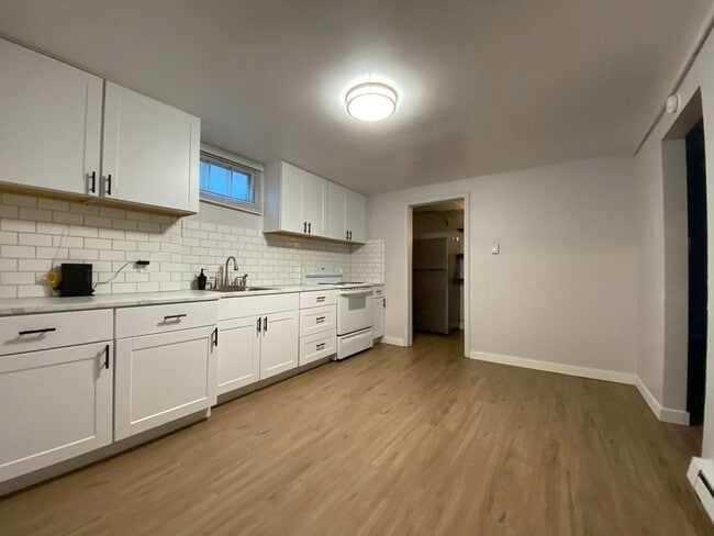 Building Photo - Remodeled Basement Apartment