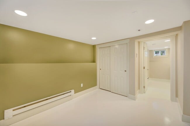 Building Photo - 4709 Stone Way N