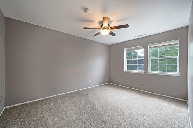 Building Photo - 908 Sara Cir