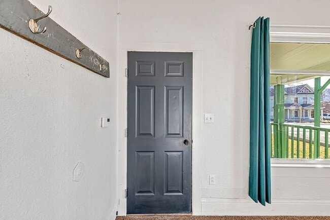 Building Photo - Charming 2-Bedroom Victorian Unit in the Heart of Palisade