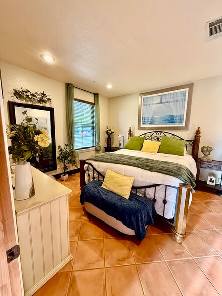 Building Photo - 1485 Clearview Cir