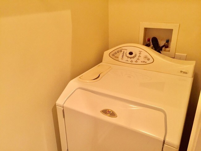 Building Photo - 2 Bedroom 1 Bath Condo at Concord West of the Ashley - West Ashley