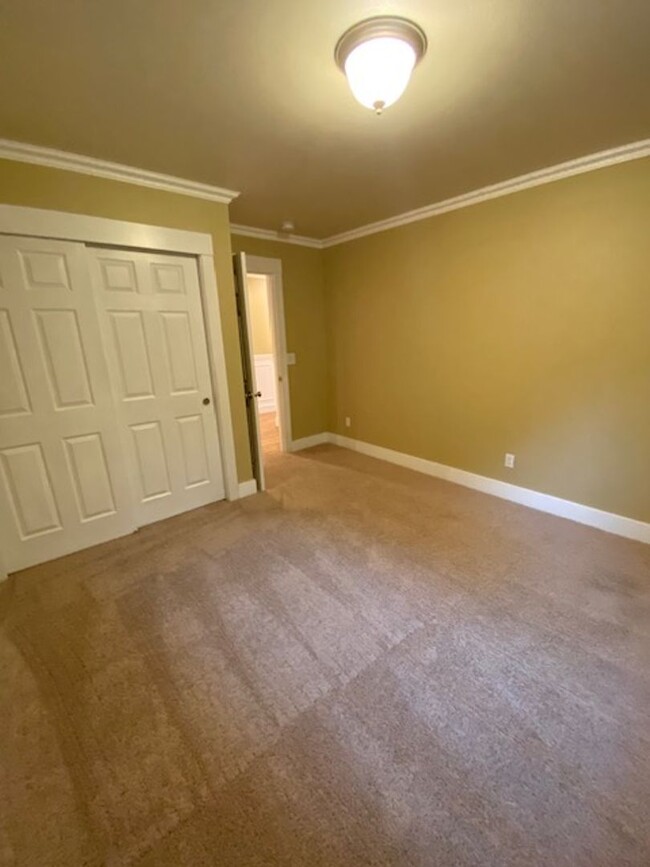 Building Photo - Charming home located in beautiful Orting!