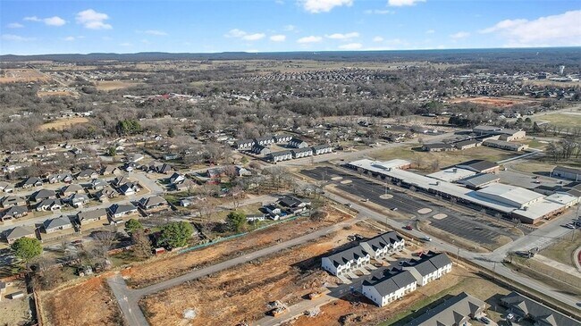 Building Photo - 1718 Cuppett Cir