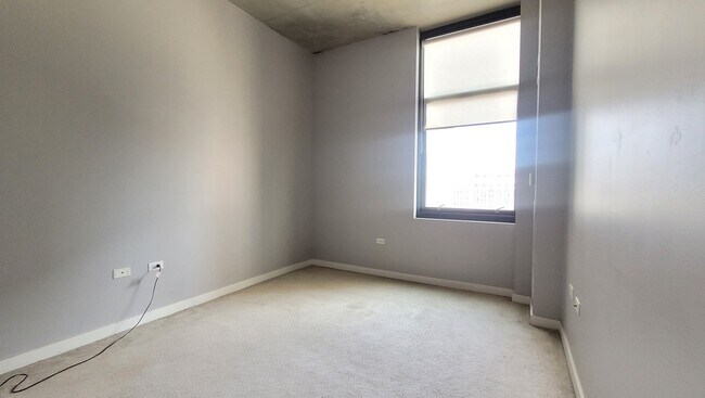 Building Photo - 235 W Van Buren St