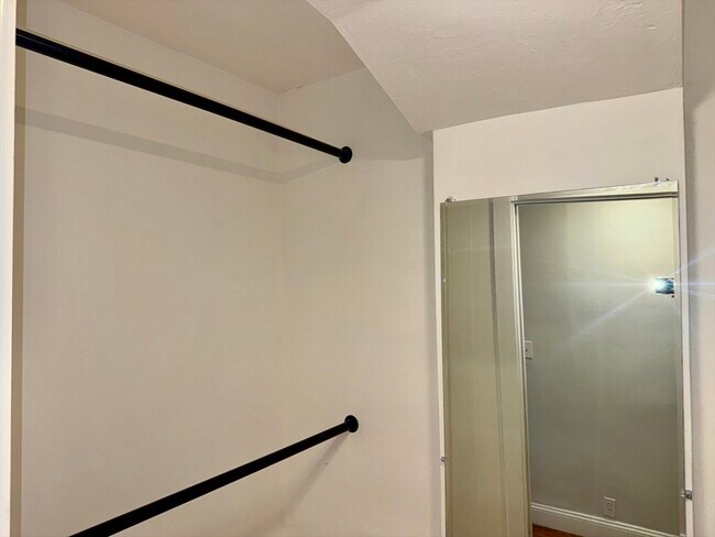 Building Photo - 25 Pine St