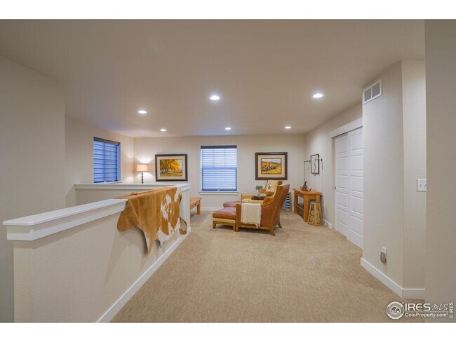 Building Photo - 294 E Chestnut St