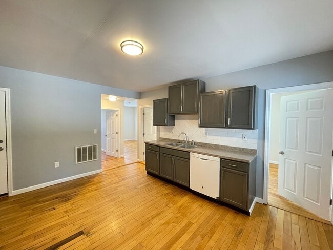 Building Photo - 31 Front St