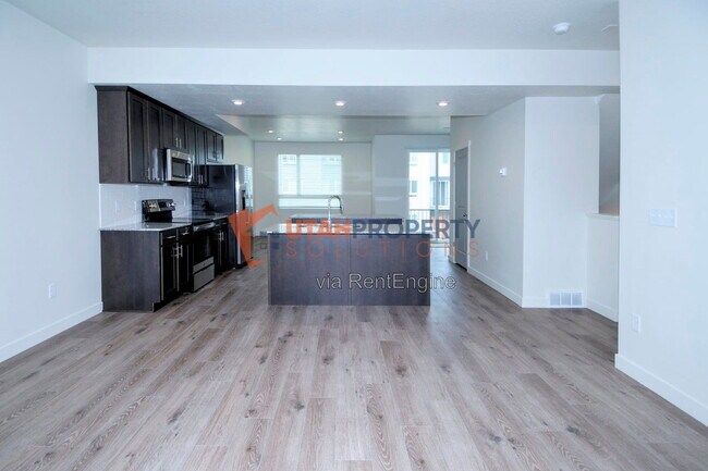 Building Photo - 1008 W 430 S