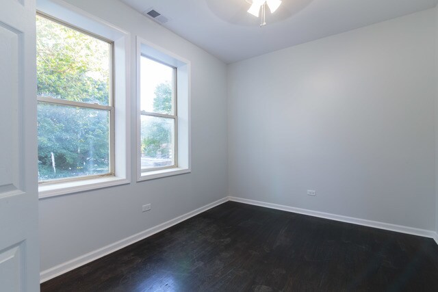 Building Photo - 5134 N Oakley Ave