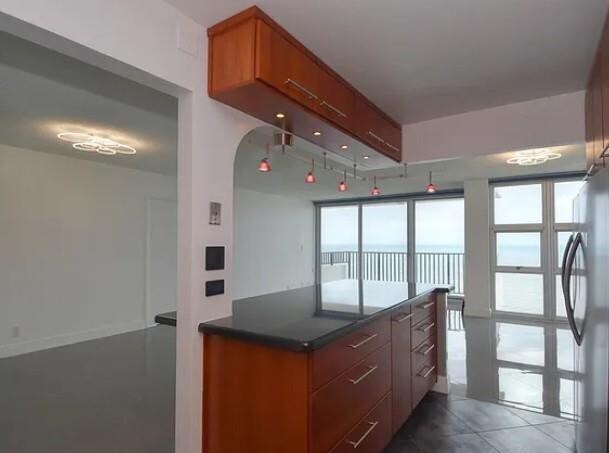 Building Photo - 531 N Ocean Blvd