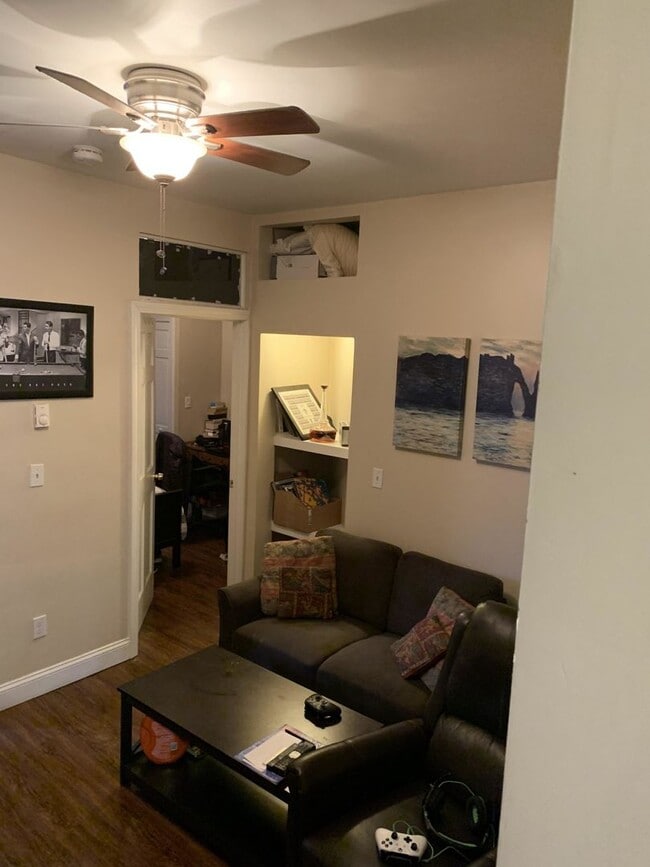 Building Photo - NORTH END 2 BED!!