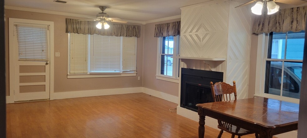 Living Room - 708 Vincent St