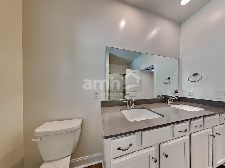 Building Photo - 1938 Weeping Cypress Dr