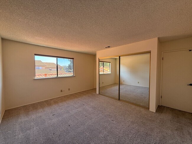 Building Photo - Beautiful Two Story Orcutt Town Home in th...