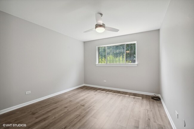 Front Bedroom - 1604 W Farwell Ave