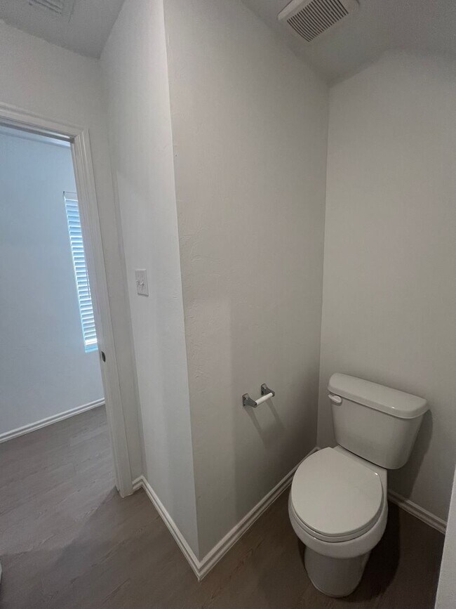 Building Photo - 14810 Razorbill Dr