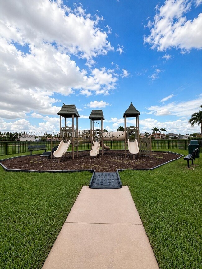 Building Photo - 16320 SW 71st Terrace
