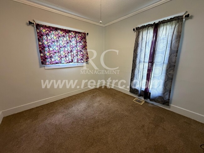 Building Photo - 1323 Grant-