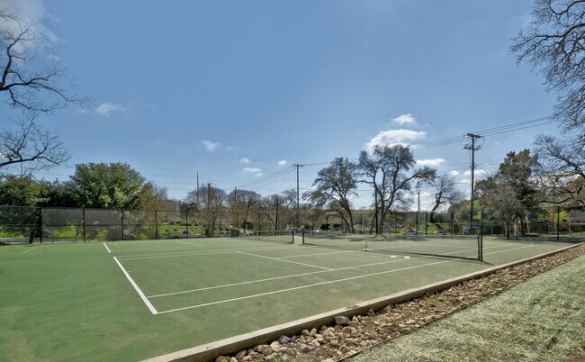 Building Photo - 2400 Winsted Ln