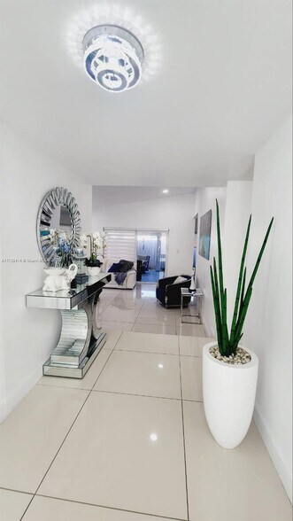 Building Photo - 434 SW 99th Ct
