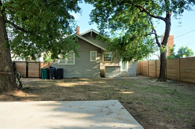 Building Photo - 3 Bed 1.5 Bath in Pleasant View Addition N...