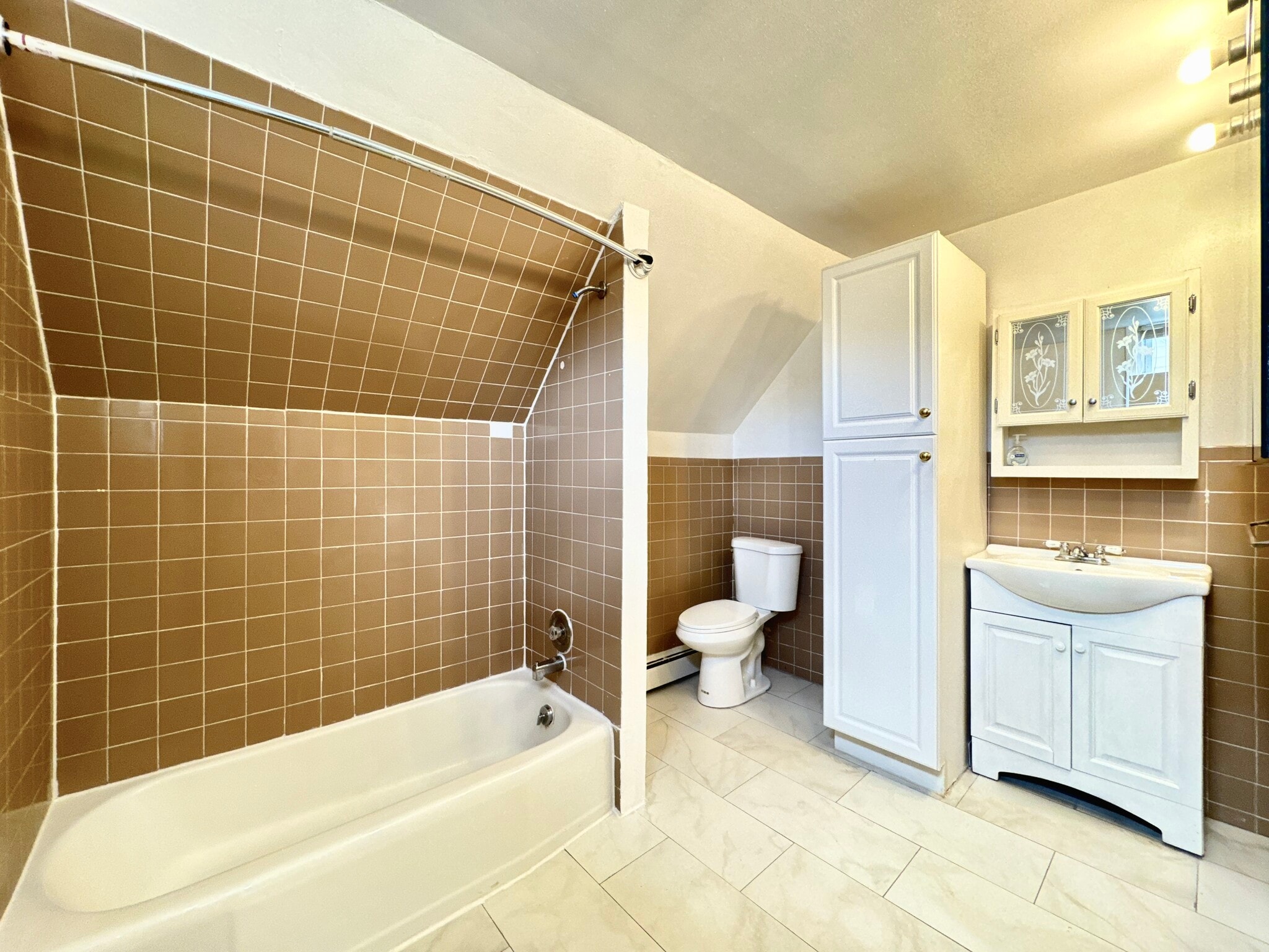 2nd flr bathroom - 414 Undercliff Ave